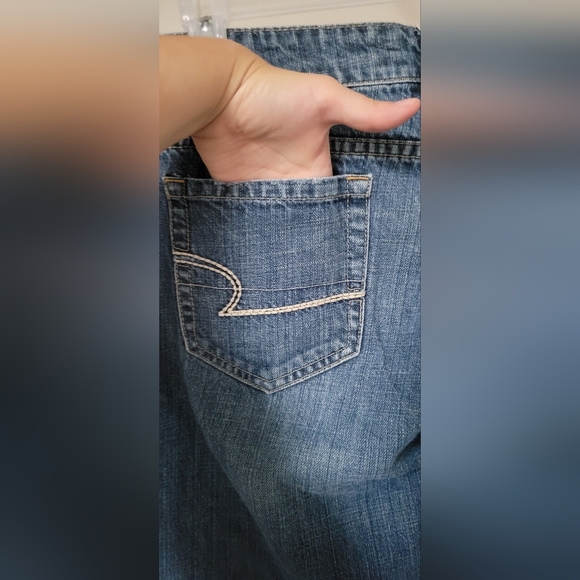 American Eagle Blue Jeans - Picture 4 of 5